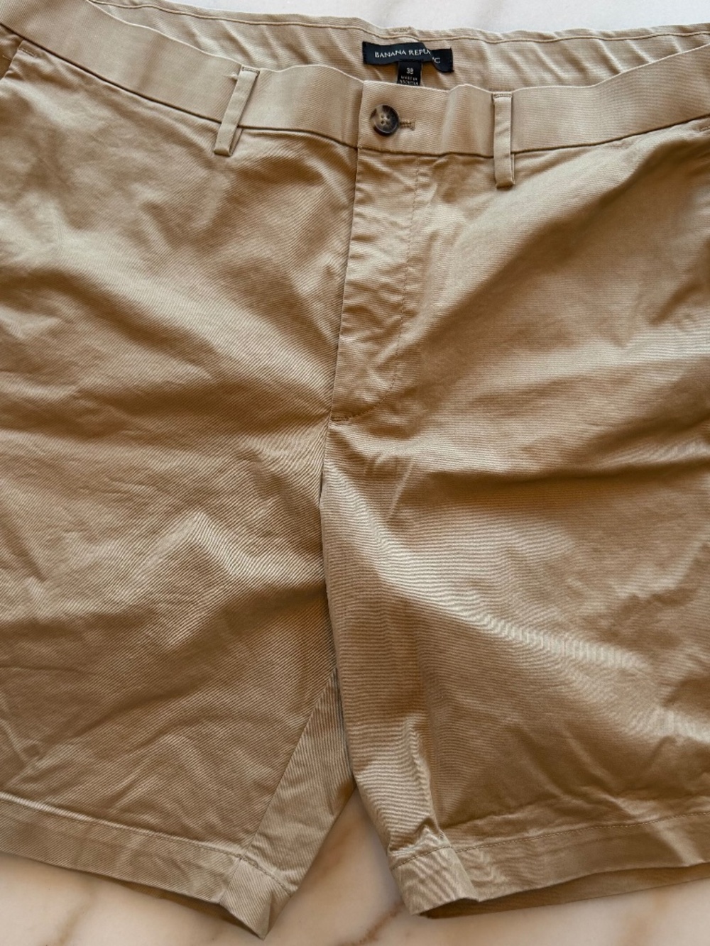 Banana Republic / Tan / 38" / Cotton / Polyester 7" Short (Never Worn)